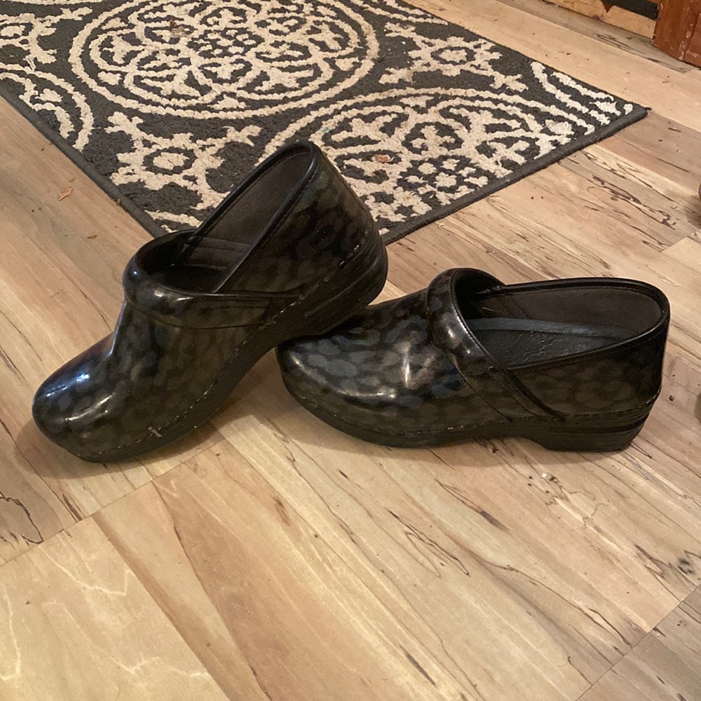 Danskoblack leopard size 38